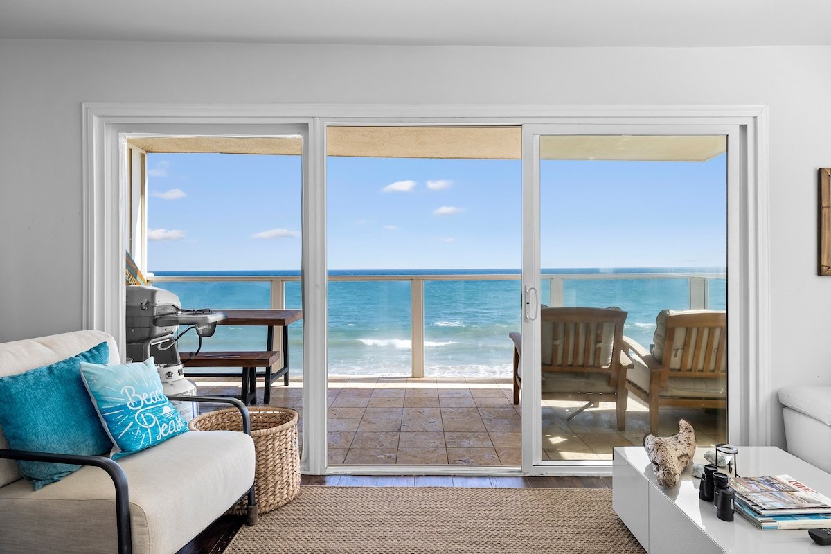 Ultra Premium High Tech Oceanfront Home gallery image 2