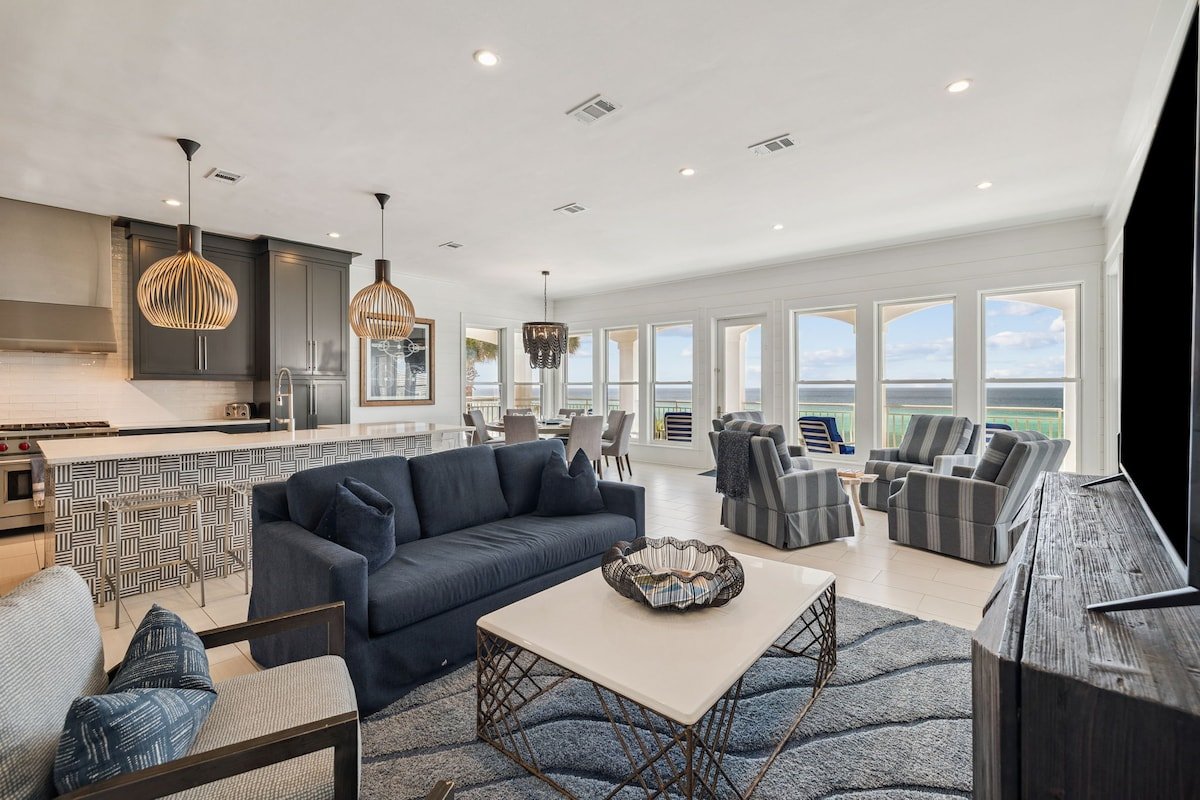 Gulf Front Home w/Private Pool Daily Beach Service gallery image 3