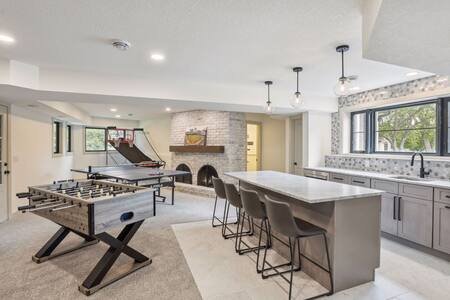 Luxury Hastings Home, Sleeps 18+ gallery image 3