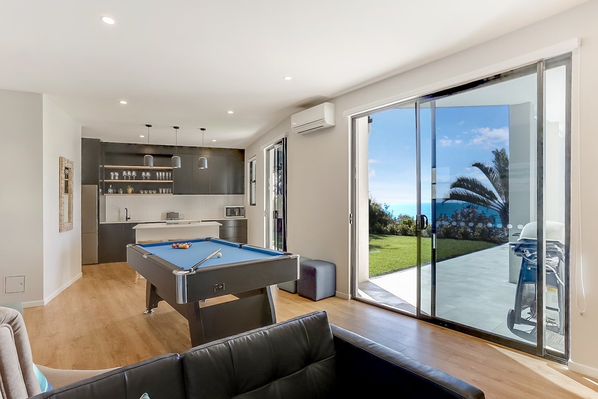 Castaways Beach Escape (6 bedroom) – Ocean Views gallery image 5