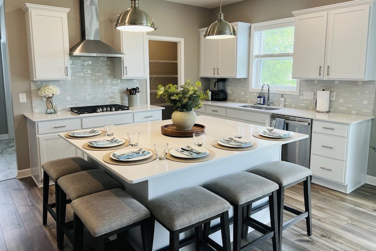 Game Room, Play Room, In-Law Suite, Sleeps 18 gallery image 5