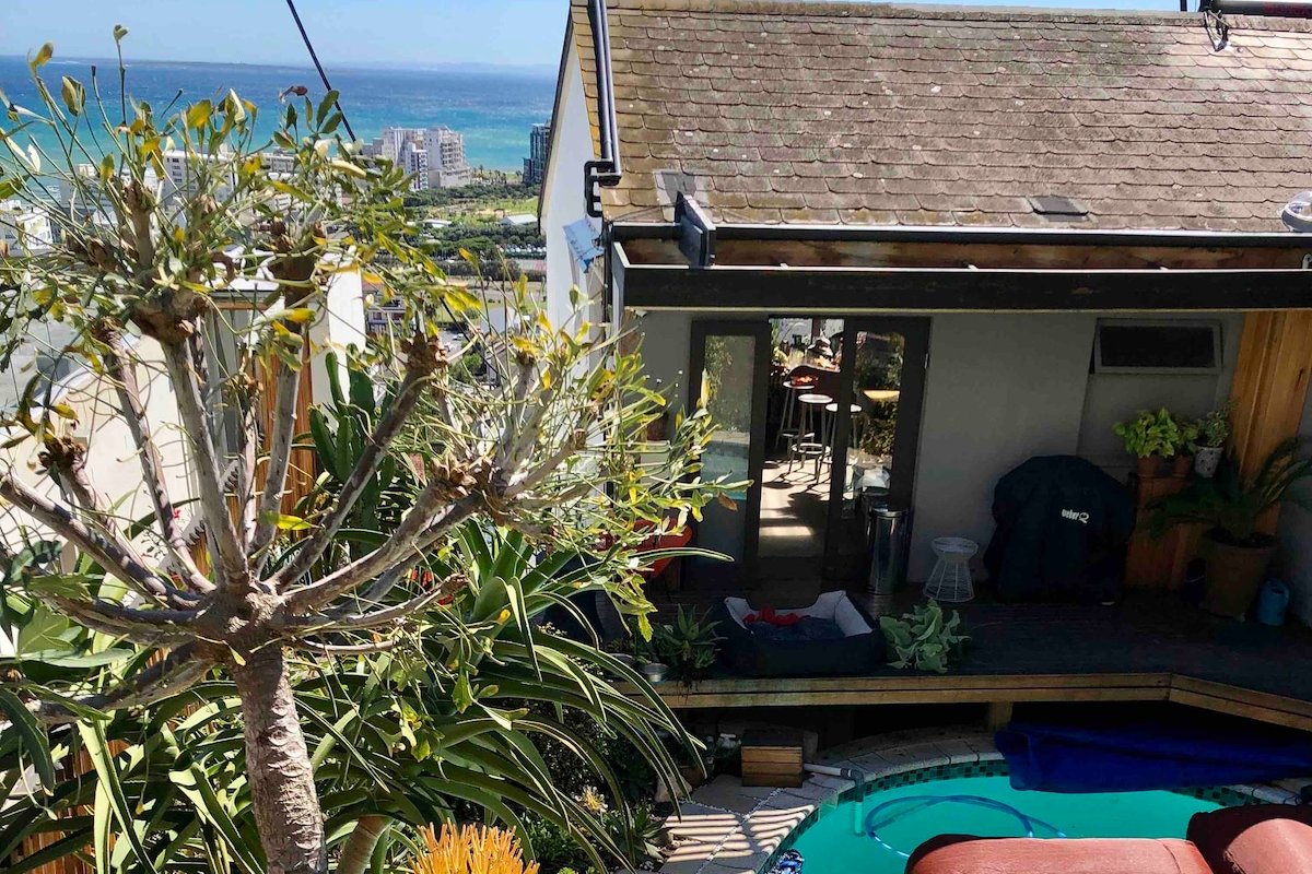 Entire James Bond Pad high up over Green Point gallery image 2