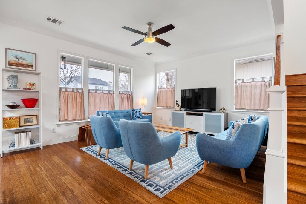 Luxe Spa Guesthouse-walk Downtown! gallery image 4