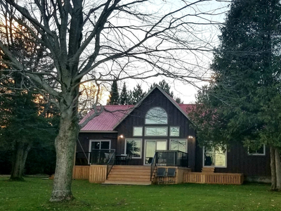 Beautiful Waterfront Home | 25 Minutes from Ottawa