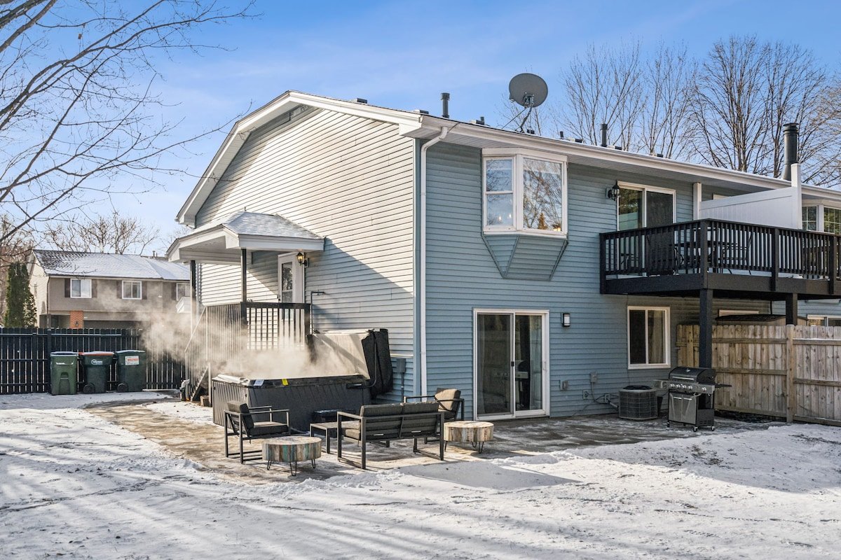 Champions’ NSC Retreat HotTub Grill FirePit Fenced gallery image 3