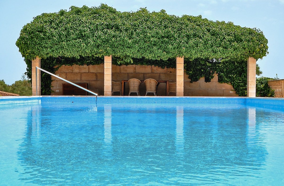 Luxurious 8 bed Mallorca Estate near Porto Cristo gallery image 3