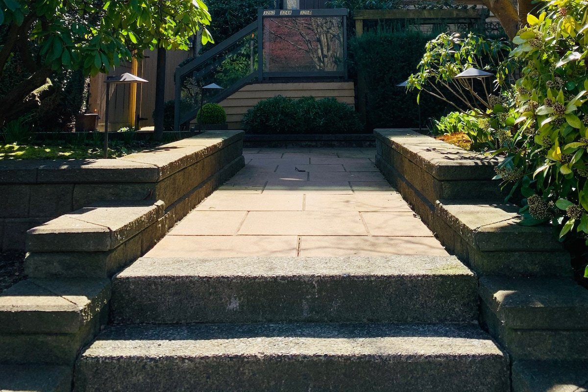 Kitsilano house steps away from Ocean gallery image 3