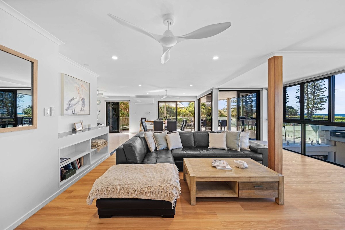 Beachfront at Buddina with Heated Pool & Sea Views gallery image 3