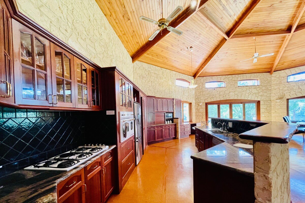 Harmony Forest Lakeside Lodge 5 bedrooms & Spa’s gallery image 5