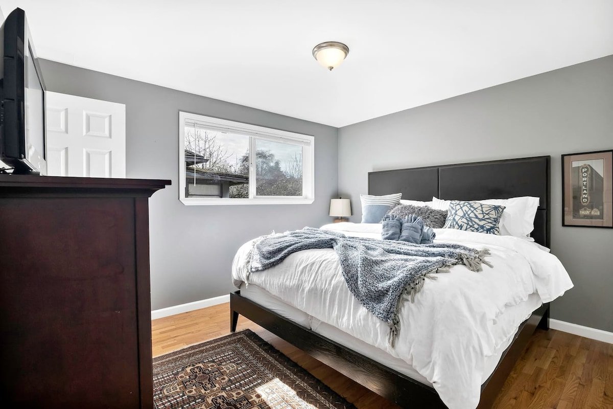 Quiet Lake WA View | Sleeps 16+ | 15 Min>DT & SEA gallery image 4