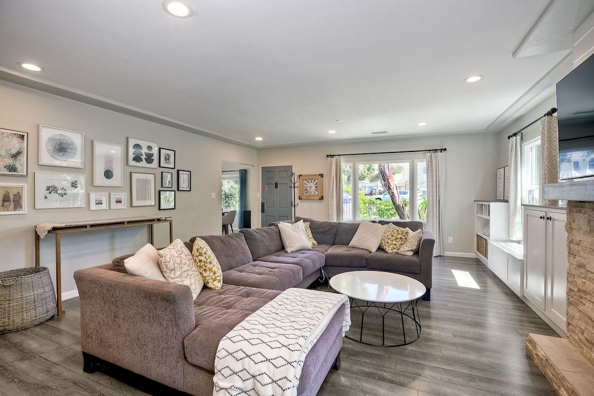 Spacious property 4Large Groups near Downtown gallery image 2