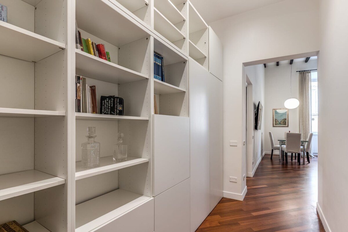 Collegio Romano Luxury Appartament by MEG gallery image 3