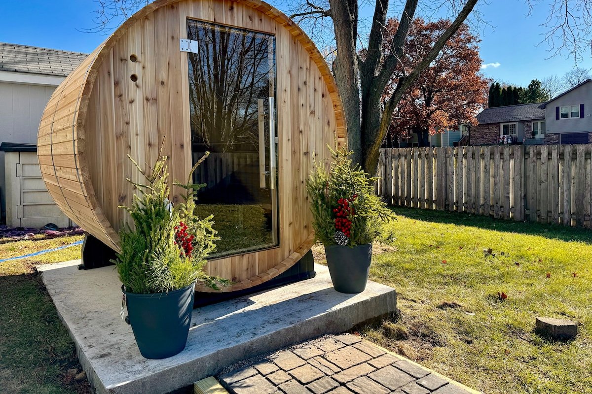 Paradise Pool, Sauna, Arcade, FirePit by Lux Life gallery image 2