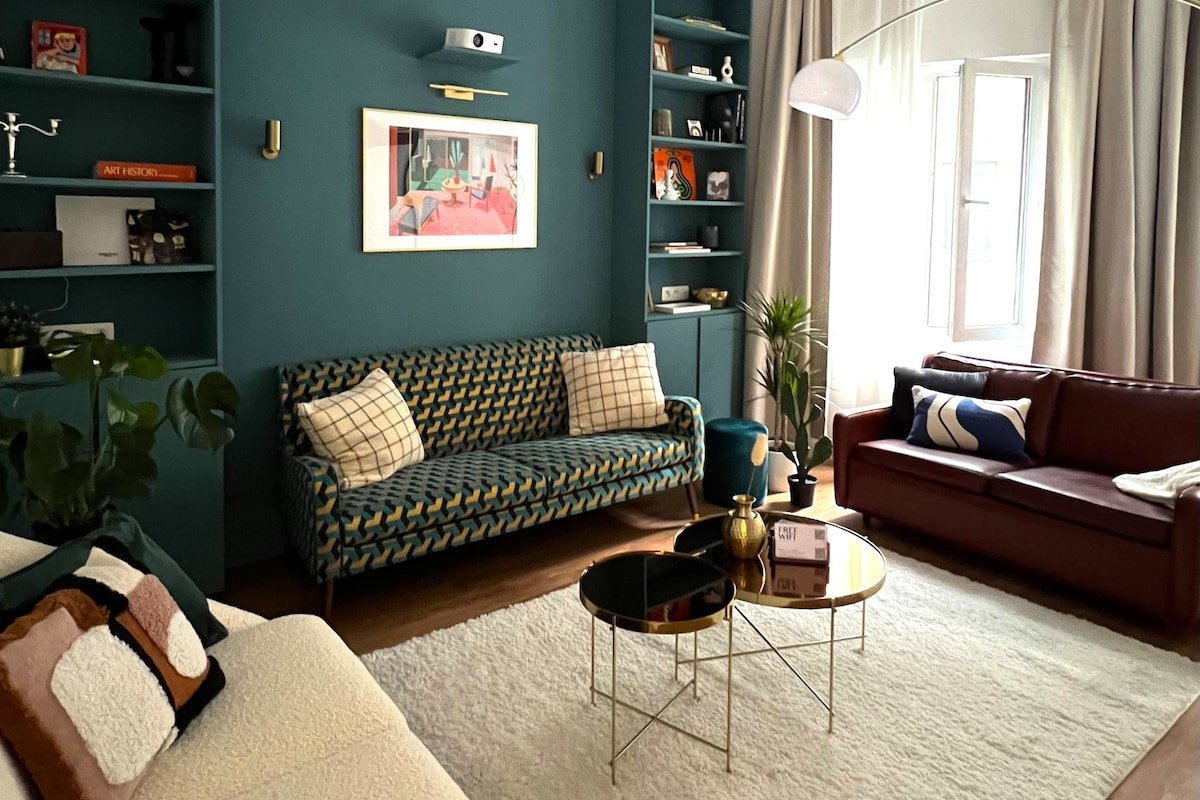 3 min walk-MEIR. Cozy 3/4BR house. gallery image 2