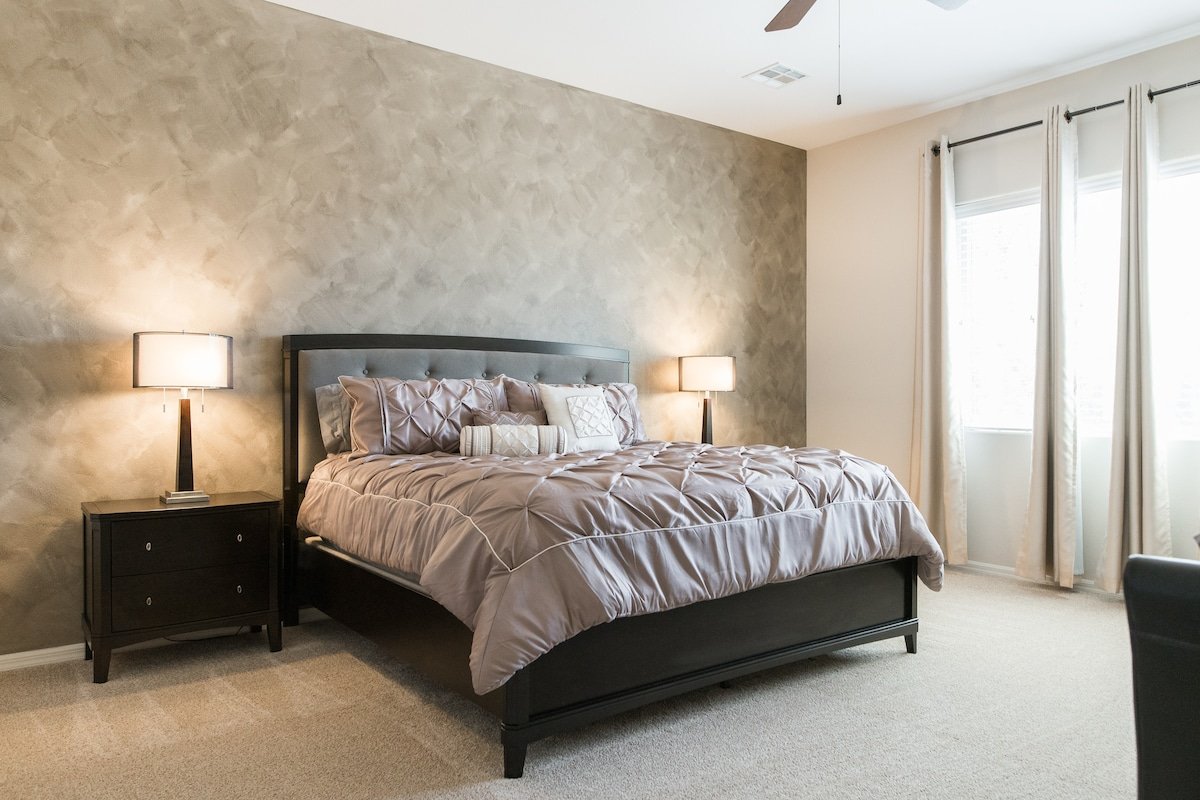 DELUXE HOME in Quiet Community gallery image 3