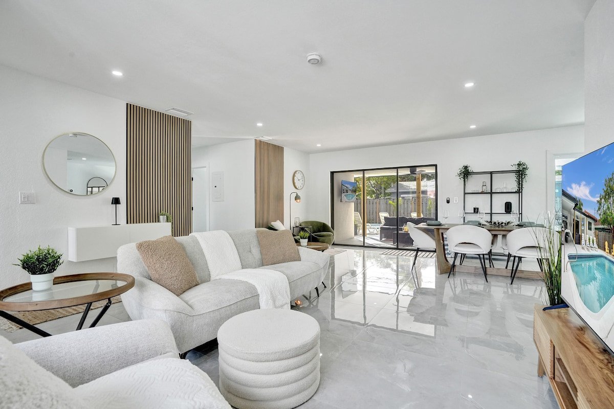 Walk to Beach | Pompano Pool Oasis gallery image 4