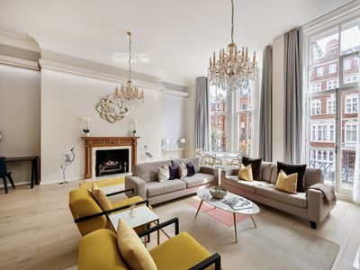 Presidential Residence | 14ft High Ceilings