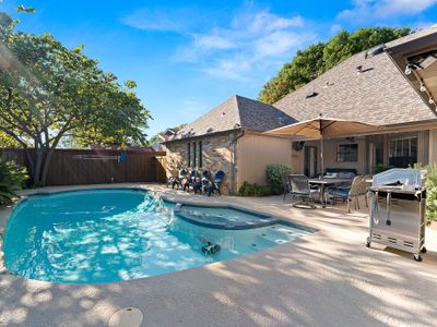 Luxury Home Sleeps 20 with Heated Pool & Billiard