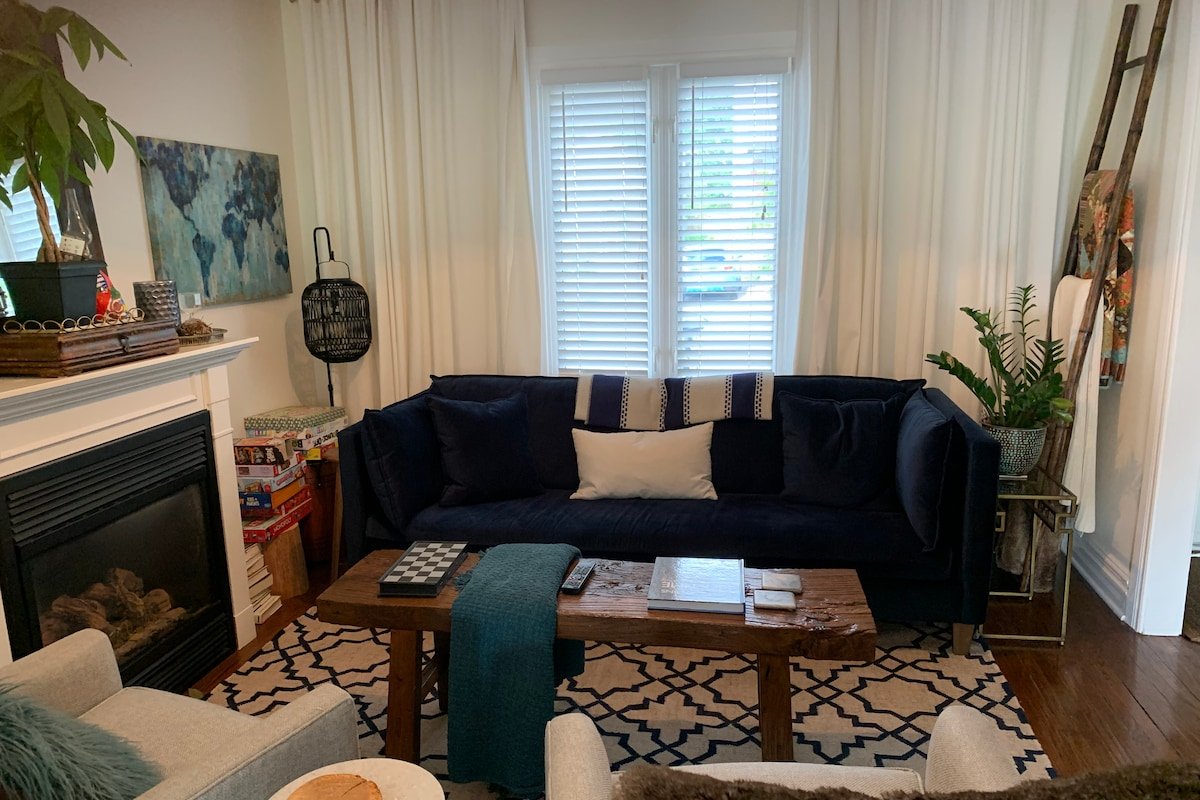 Upper Beach House Overlooking Park with Parking gallery image 4