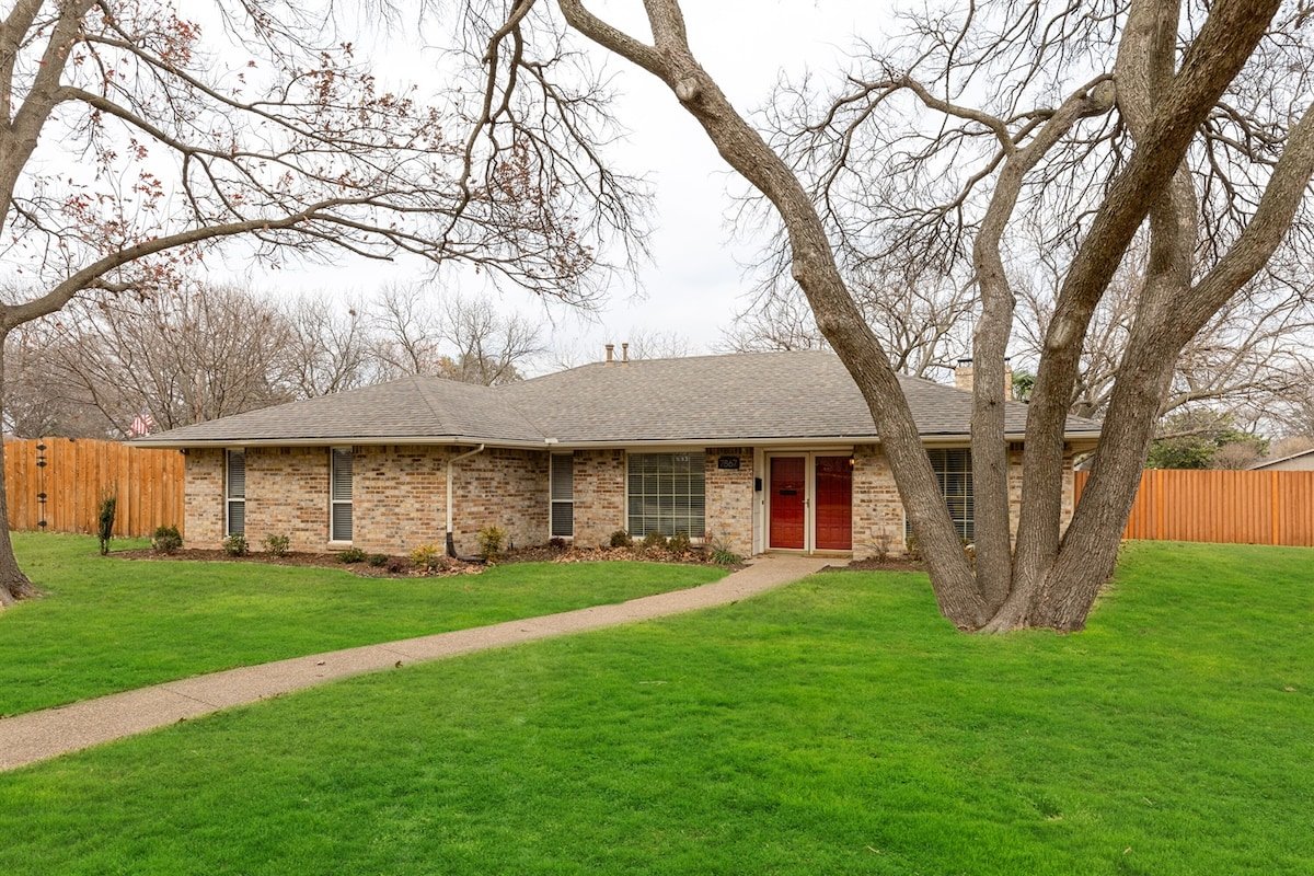 TCH – Spacious 5bd/2ba home in Dallas with Office gallery image 2