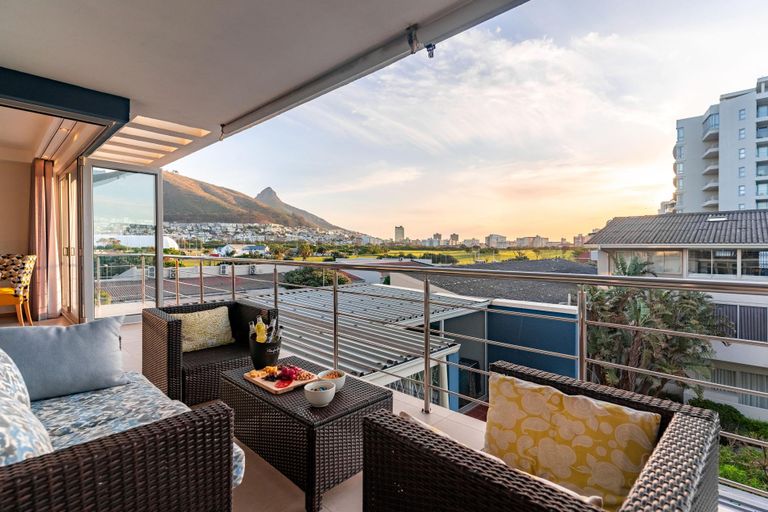 Emerald Horizon Mouille Point - Views & Location