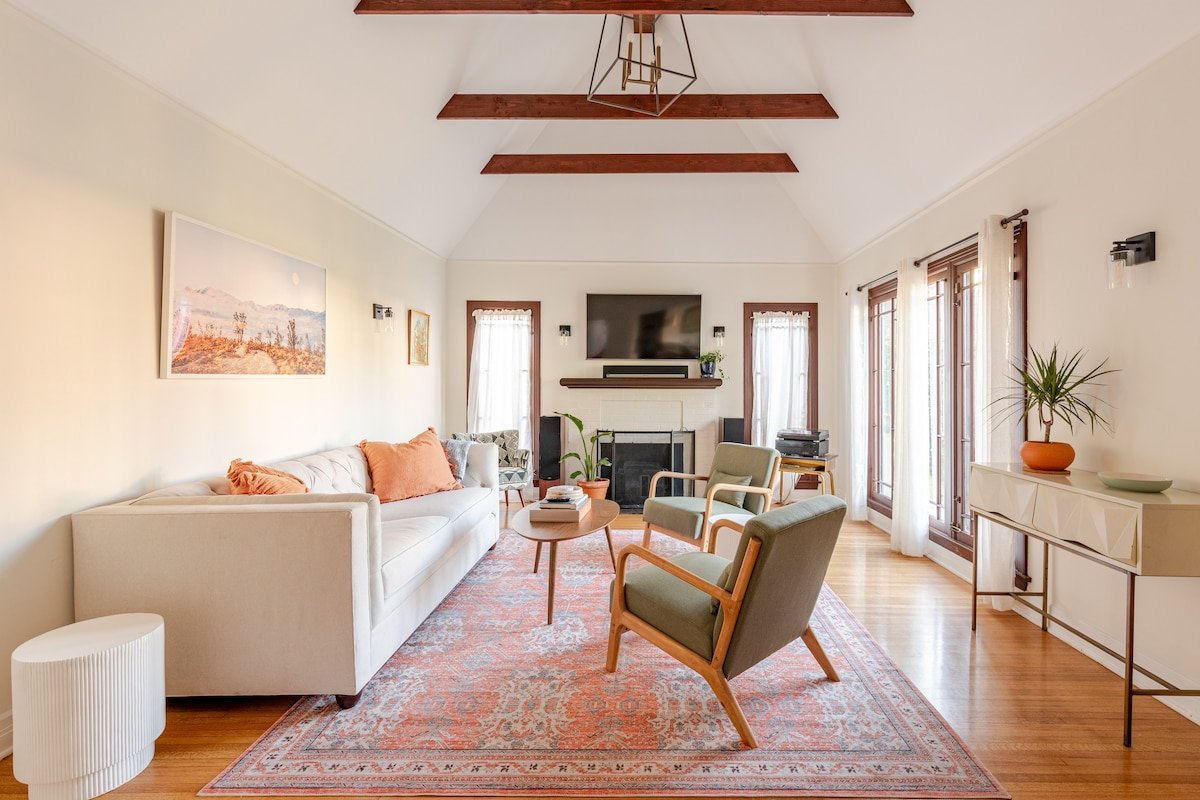 Dreamy Cali Cottage w/ Pool gallery image 4