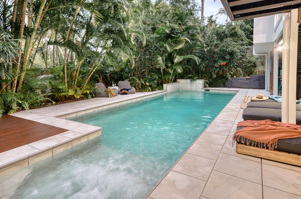 Coast Along – Heated Pool, Walk to Beach & Cafe gallery image 3