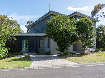 Flowering Gum House – Featuring 2 Master Bedrooms!