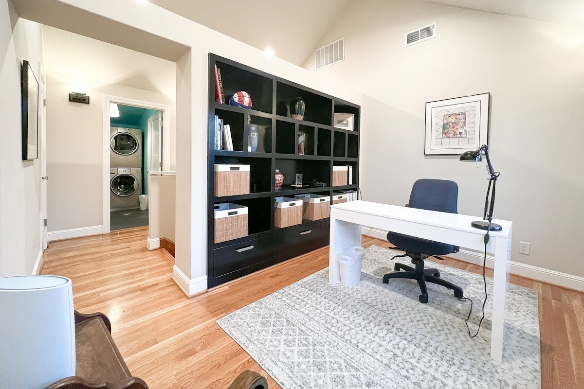 -Modern 3BR Home & Glamorous 2BR Glass Cottage gallery image 4