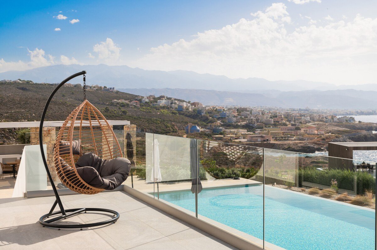 Stylish Villa Beyond Sea: 70m² Pool, Near Beach! gallery image 4