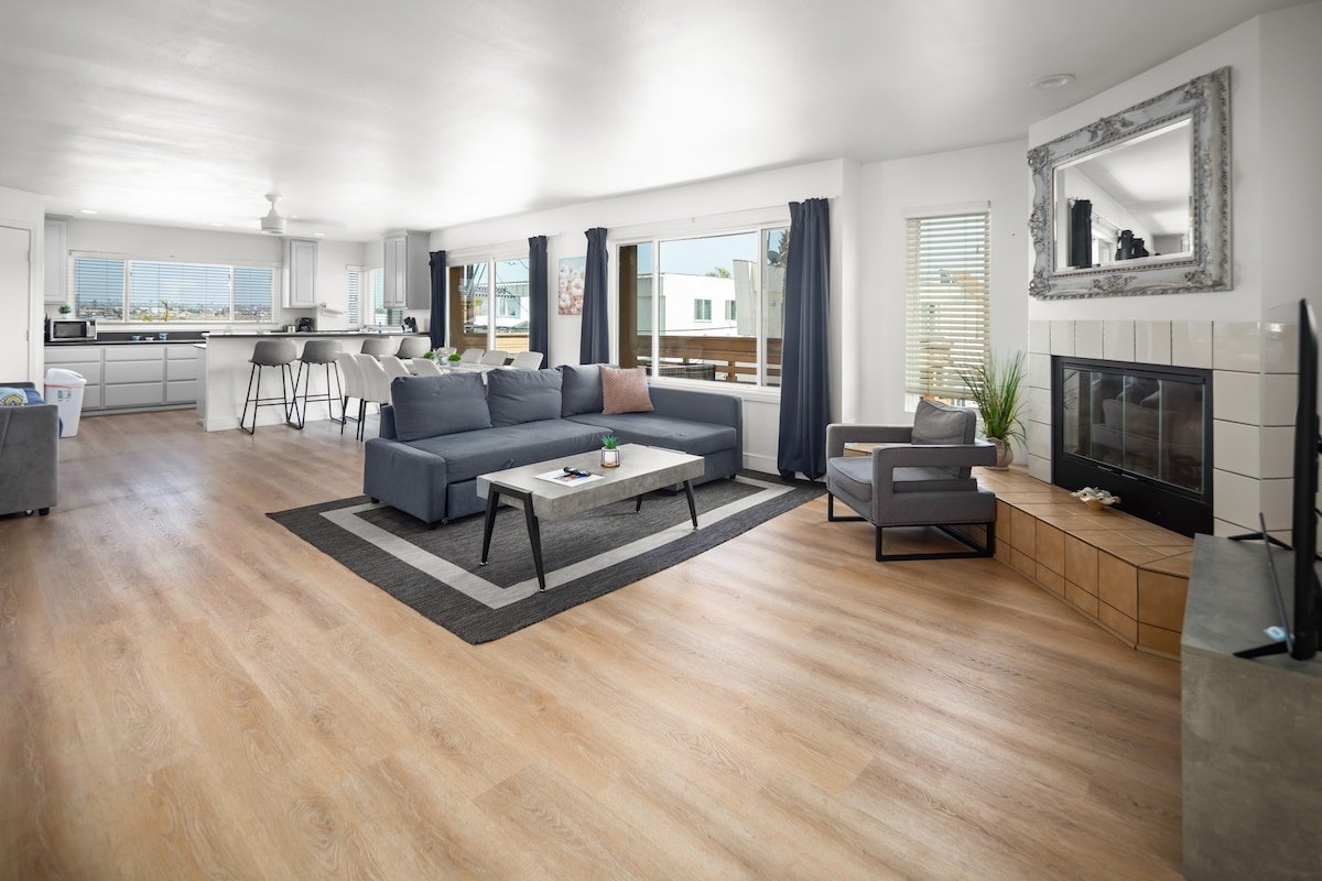 10 Bedroom Water View Home – North Mission Beach gallery image 3