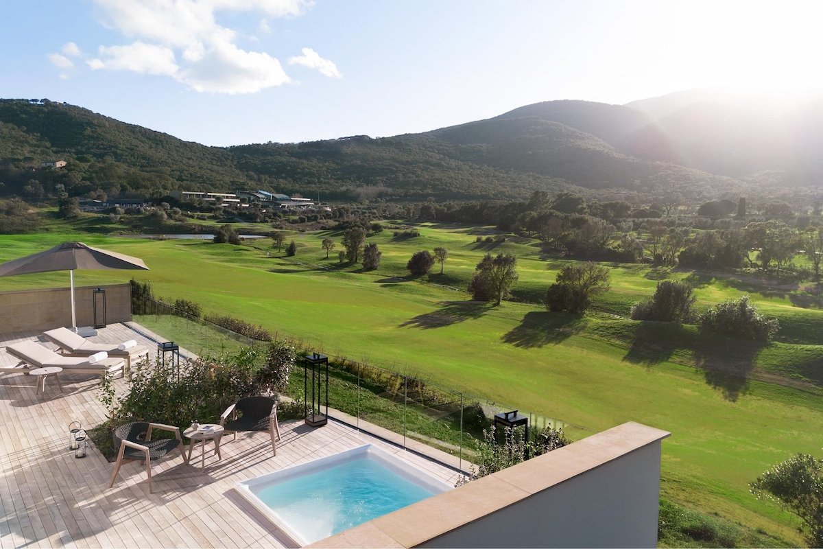 5* Villa With Outdoor Hot Tub (4B)