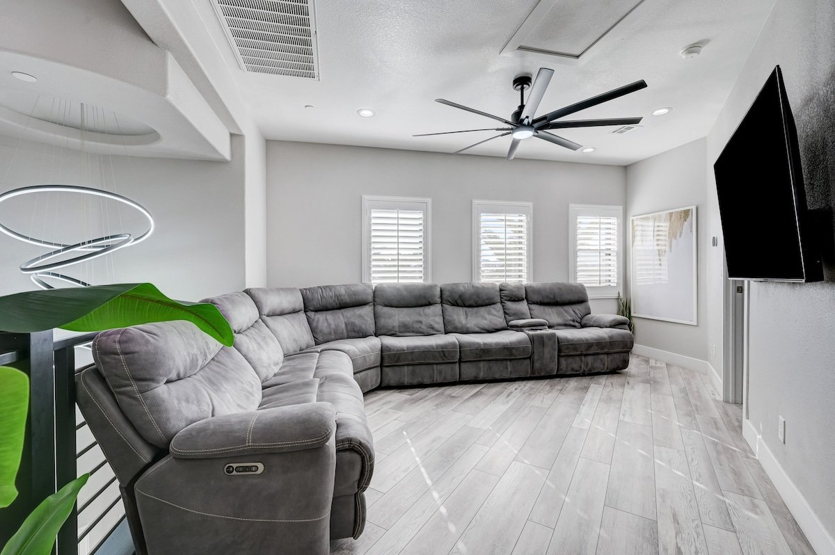 4400 sq ft/Luxurious Indoor Pool/Game Room/11bd gallery image 5