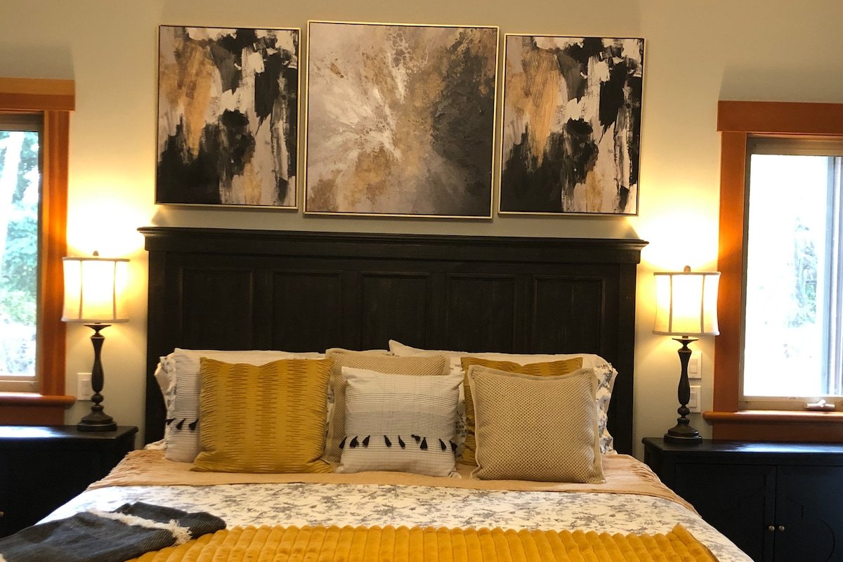 Seabrook Farmhouse with Hot Tub & Swimming Pool gallery image 2