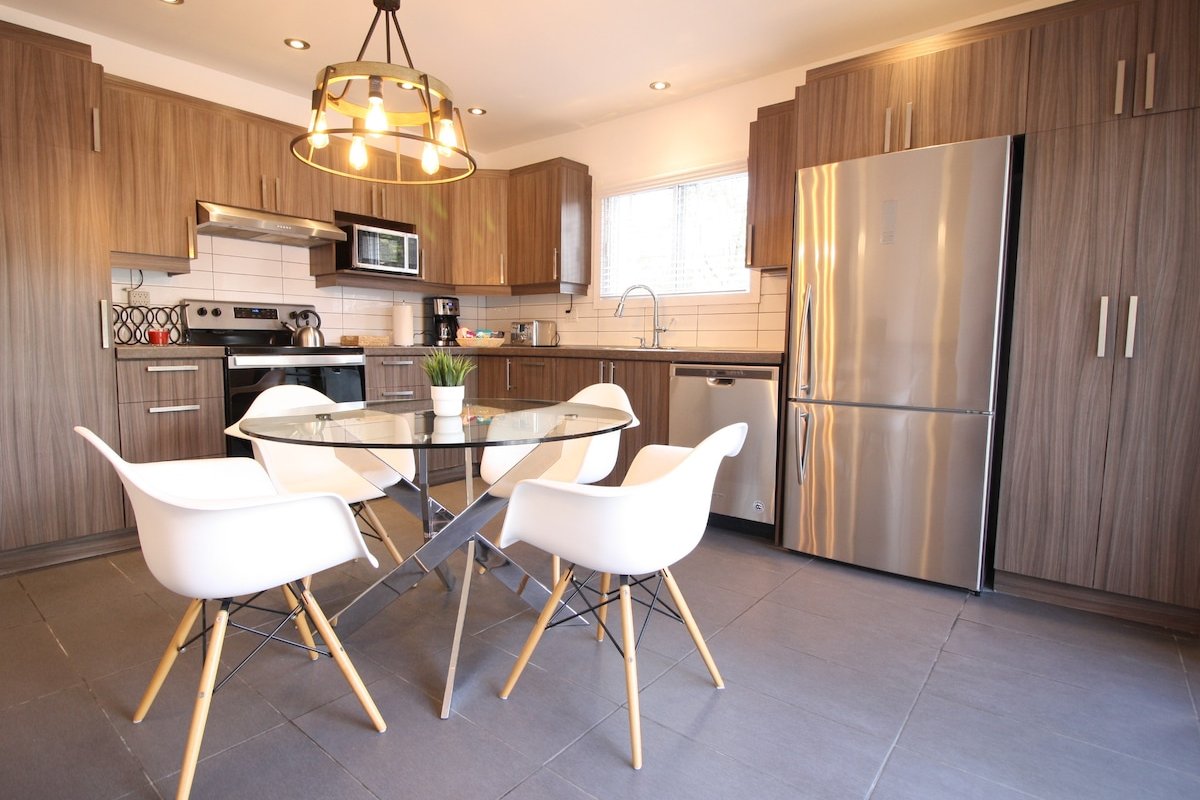 Luxueux – deco moderne, Rosemont 3 chambres gallery image 2