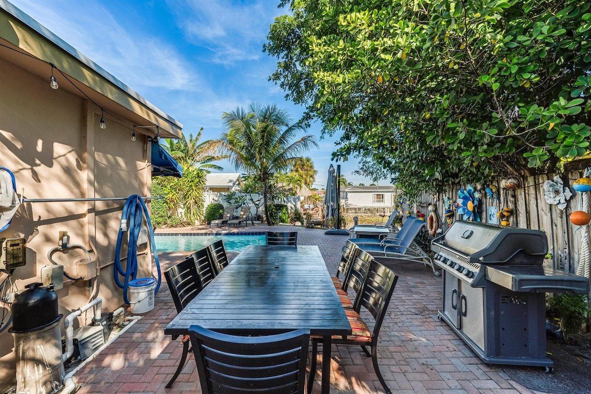 Five beds! Purely S. Florida! Kayak, p boards! gallery image 5