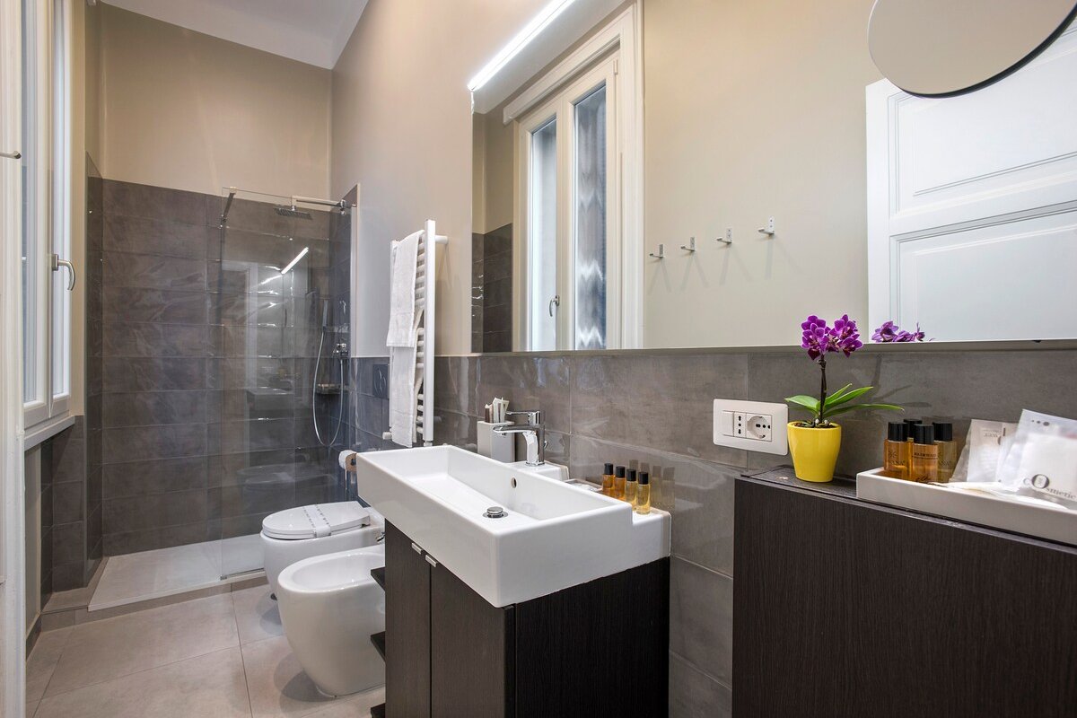 Sunny 2-Bedroom Flat near Vatican&Trastevere, Rome gallery image 5