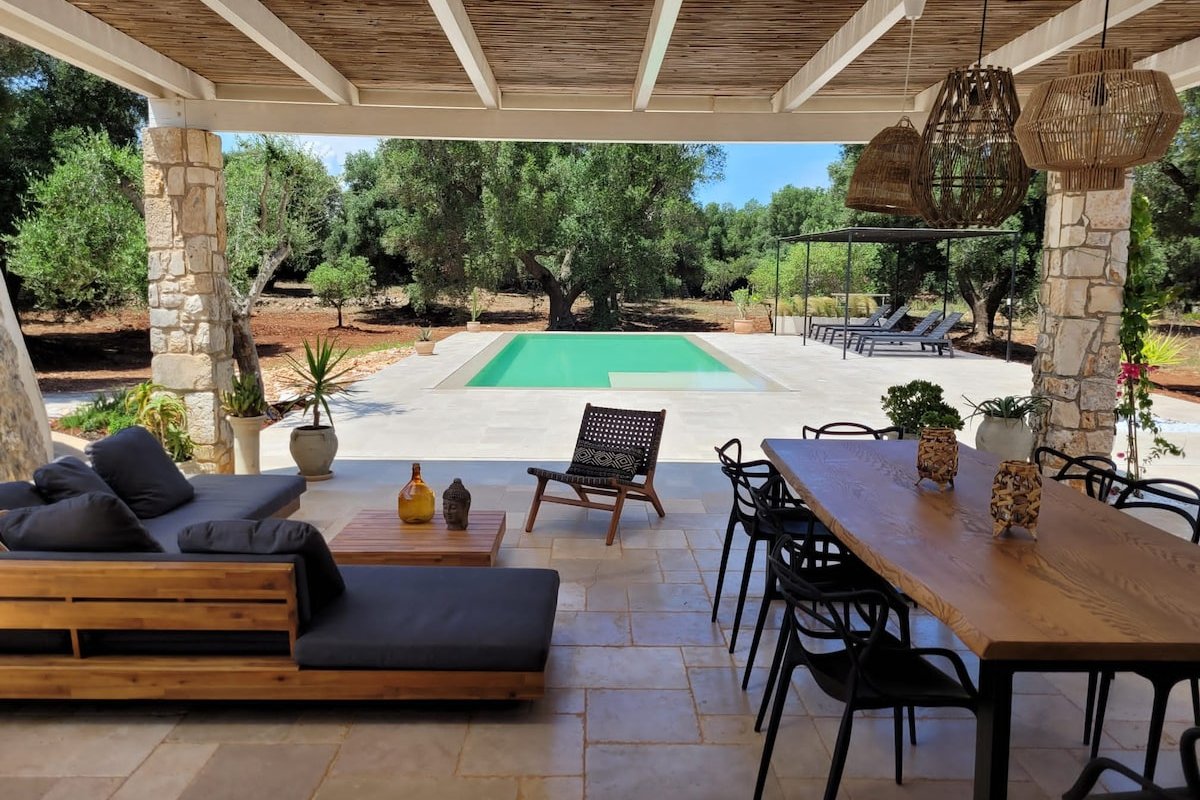 Lussuosa villa moderna con trulli e Piscina gallery image 3