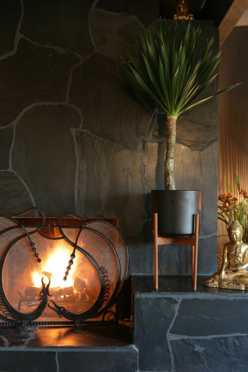 Cozy Mid-Century Pad Fab Views & Fireplace gallery image 2