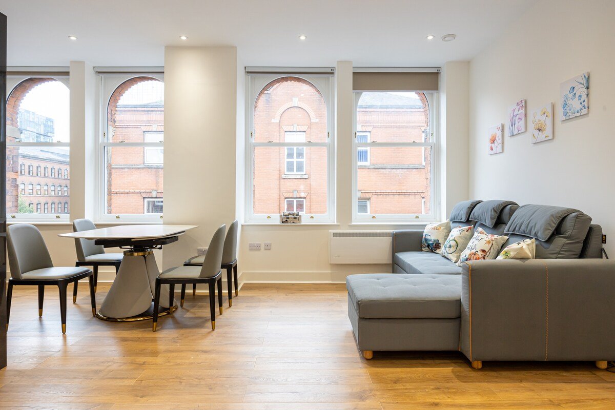 Superb 2BD Apartment in China Town gallery image 3