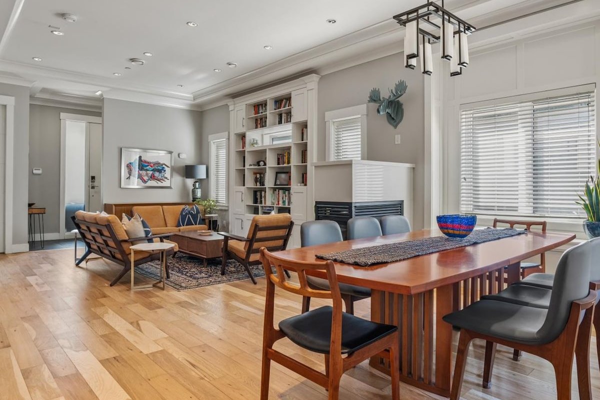 Stylish 7 bed/6 bth city-center family home gallery image 5