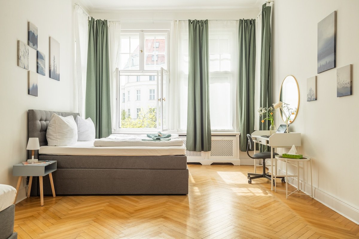 K13.4 by Rockchair | Cozy Family Apt 3 BR 2 Bth gallery image 2