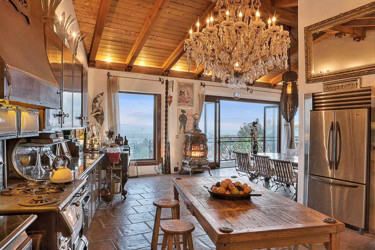 Hollywood Hills Castle- CityView