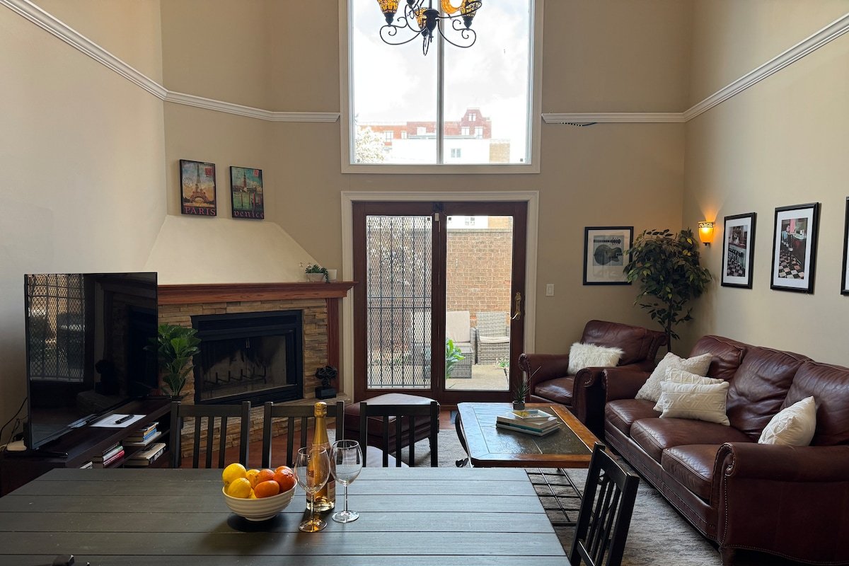 *The Downtown Compound* Best Area Patio Parking gallery image 2