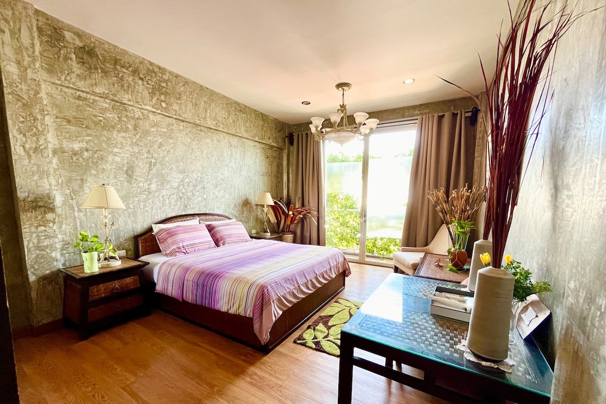 3Houses/12 bedrooms + 11.5 Bathrooms/Free Pick Up* gallery image 3