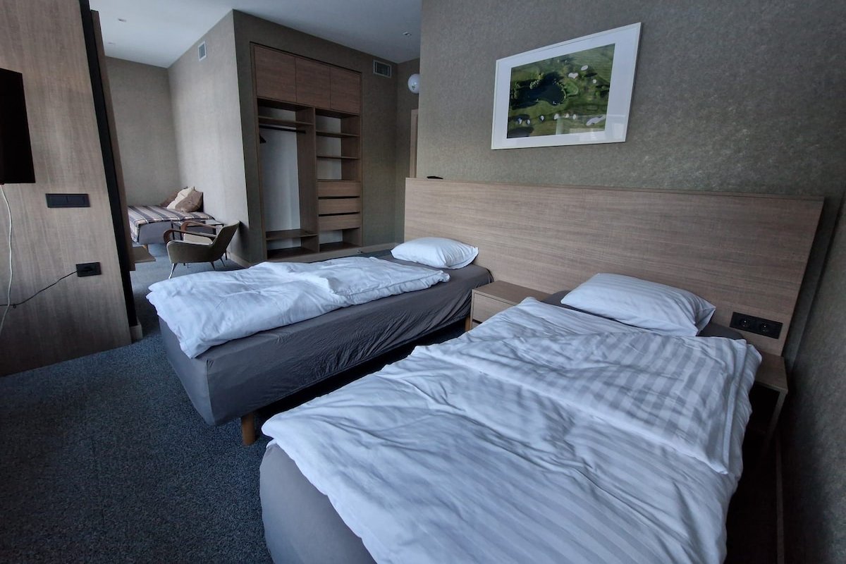 4 apart CONDO vs banquet hall gallery image 5