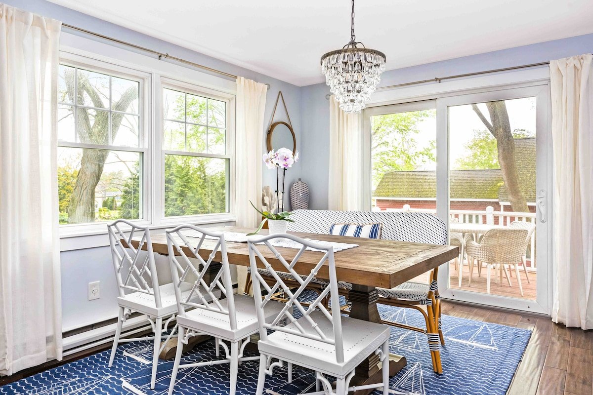 Walk to Seawall & Dining, Beach Passes included! gallery image 3