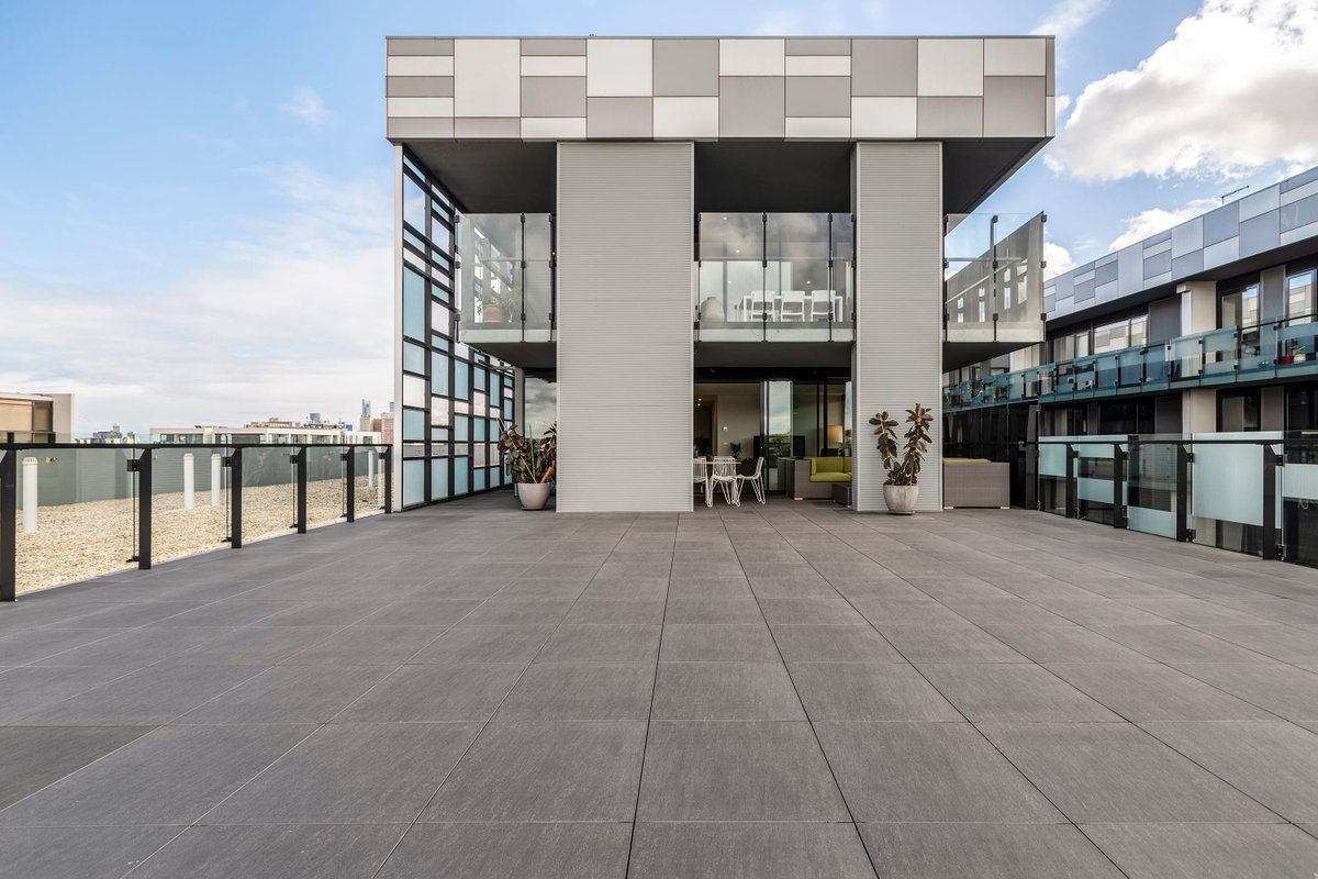 The Residence • 6BR + 4 Car Park Riverside Getaway