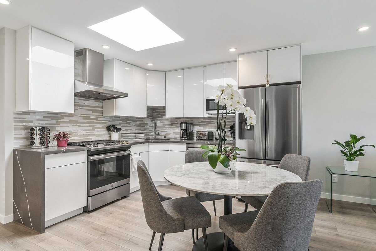 Luxury4br/3ba Kitchen/Parking/Laundry/Near SFO gallery image 4