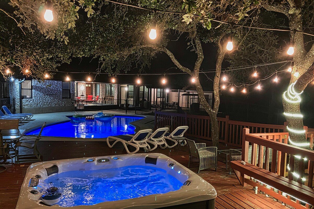 Austin Retreat: Private Pool, Hot Tub & Pet Space gallery image 3